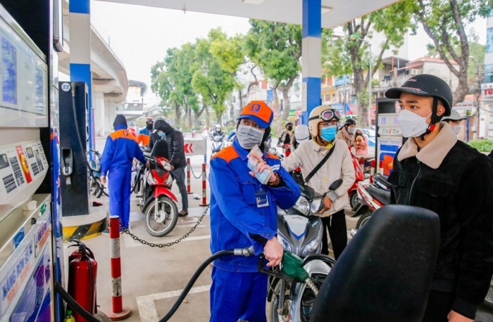 Giá xăng dầu trưa nay 2/10: Dầu giảm 780 đồng, E10 và RON 92 cách mốc 20.000 đồng/lít bao nhiêu? Giá đầy bình ô tô Honda ảnh 1