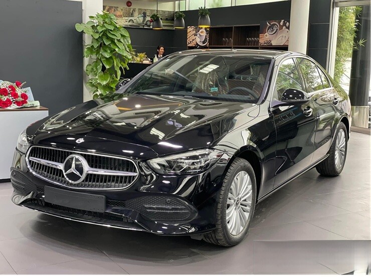 Loạt sedan tầm giá hơn 1 tỷ đồng đáng cân nhắc dành cho khách Việt - 2