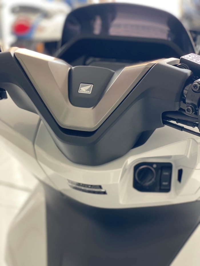 Honda-PCX-160-10