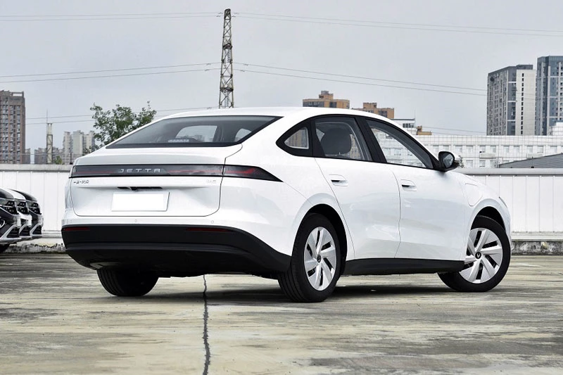 Xe sedan hạng D công suất 197 mã lực, giá hơn 310 triệu đồng - Hình 3