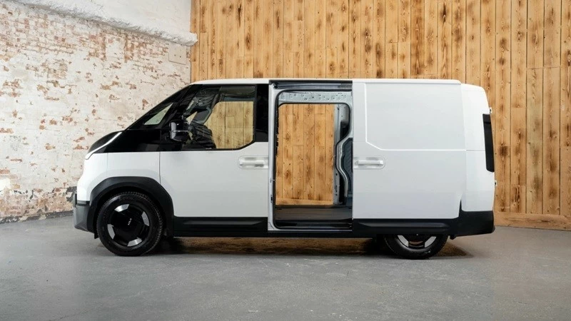 Phía bên của Kia PV5 Cargo.