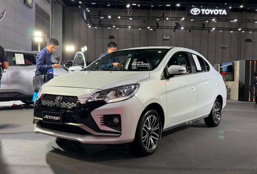 Mitsubishi Attrage (2)