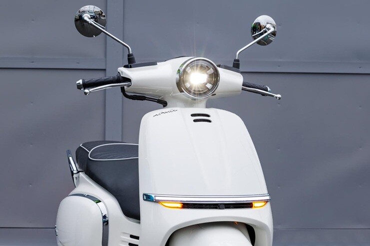 Xe ga retro trang bị hiện đại, thách thức Vespa, SH - 2
