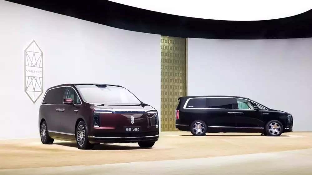 Thương hiệu xe sang của Huawei thách thức Toyota Alphard bằng MPV cỡ lớn Maextro V800 và V680