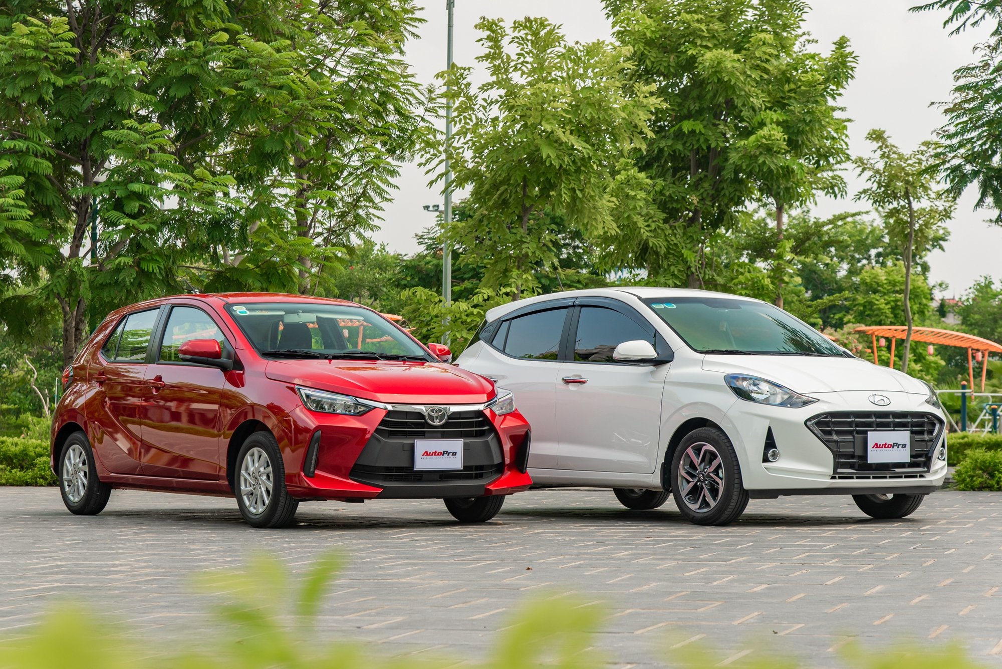 20-1789888665-phan-khuc-xe-do-thi-hang-a-chim-trong-am-dam-hyundai-grand-i10-lan-dau-roi-duoi-moc-100-xe