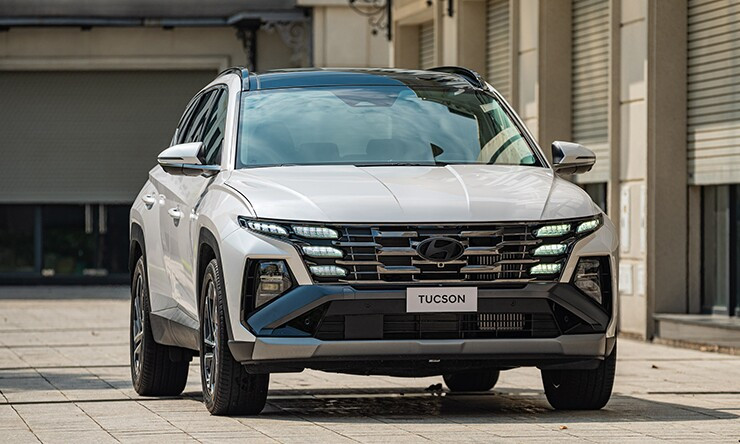 Đầu xe Hyundai Tucson 2026 với dải đèn LED ấn tượng