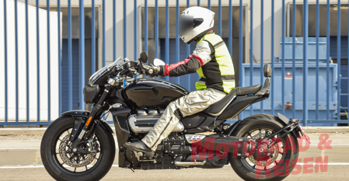 Rocket 3 đầu xe và đèn pha