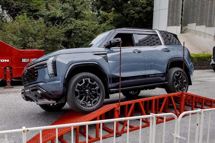 Mitsubishi Pajero 2027