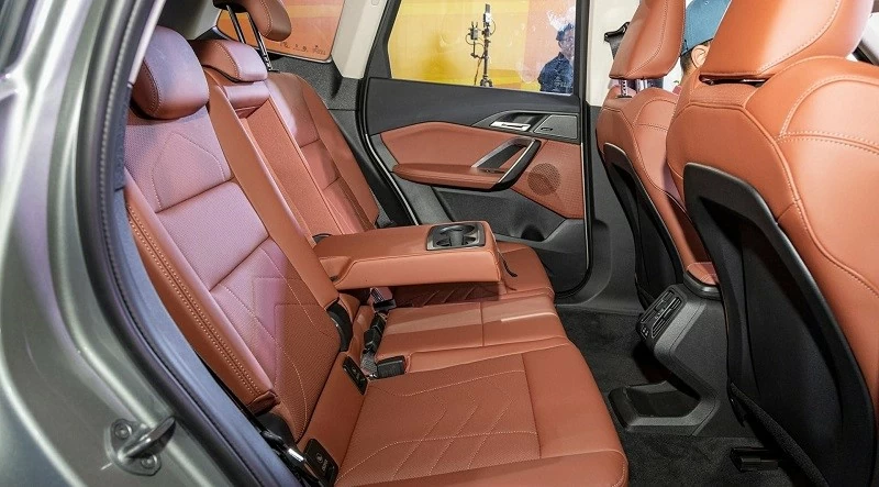 Hàng ghế sau của BMW X1.