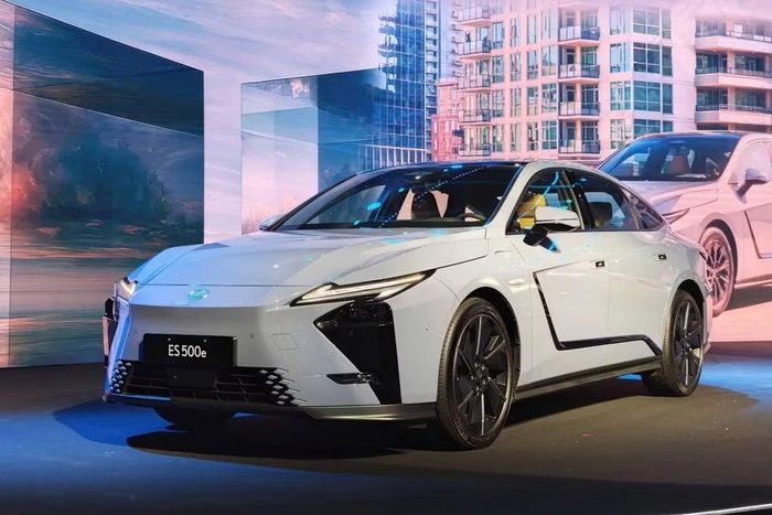 Xe điện Lexus đầu tiên tại Việt Nam chốt giá dưới 3 tỷ đồng - Hình 1