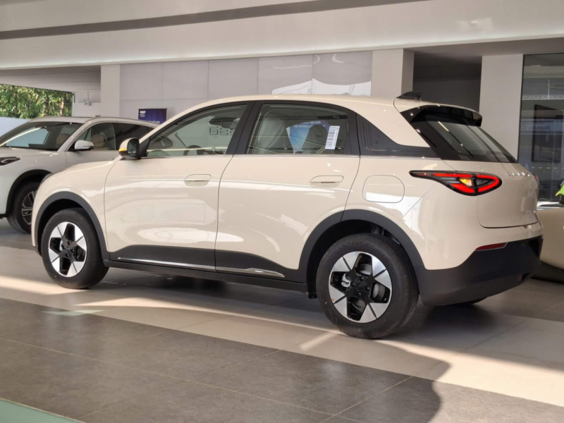 Cùng giá 499 triệu đồng nên mua Geely EX2 Max hay BYD Dolphi?