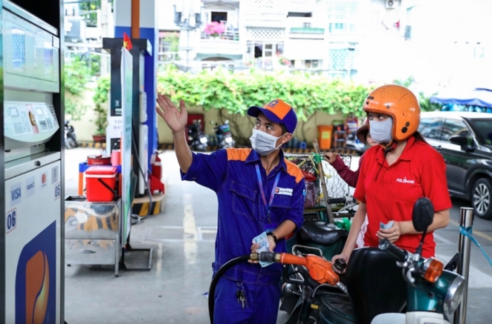Giá xăng dầu chiều nay 5/8: Xăng E10 ‘sáng cửa’ xuống 18.000 đồng/lít, RON 92 cách đáy 3.100 đồng, giá đầy bình xe số ảnh 1