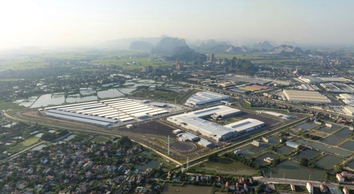 Thiếu gia 9X được giao ghế CEO khi chưa 24 tuổi: Đế chế ô tô bán hơn 53.000 xe trong một năm