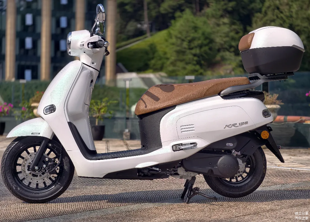11-1789110937-xe-tay-ga-kymco-kr125-ra-mat-voi-abs-2-kenh-gia-chi-duoi-388-trieu-dong
