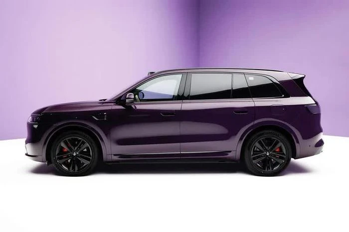 SUV hạng sang cỡ lớn mạnh 540 mã lực, trang bị tối tân, giá hơn 1,5 tỷ đồng - Hình 3