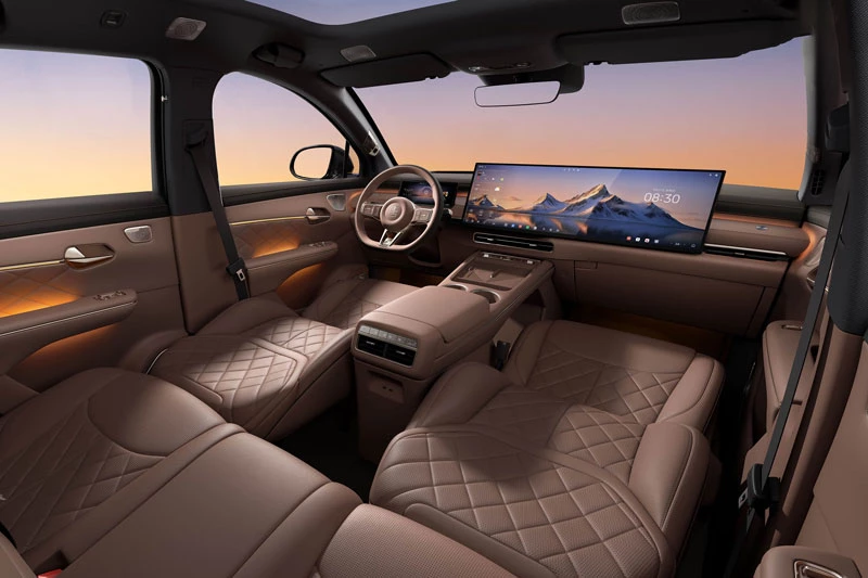 SUV dài hơn 5 mét, công suất 402 mã lực, giá gần 900 triệu đồng - Hình 5