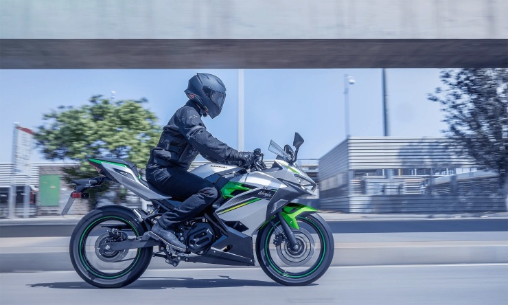 Ninja e-1 sở hữu chiều dài x rộng x cao là 1.980 x 690 x 1.105 mm.