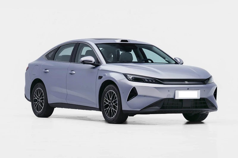 Xe sedan hạng D tiêu thụ 2,58 lít xăng/100 km, giá hơn 300 triệu đồng - Hình 1