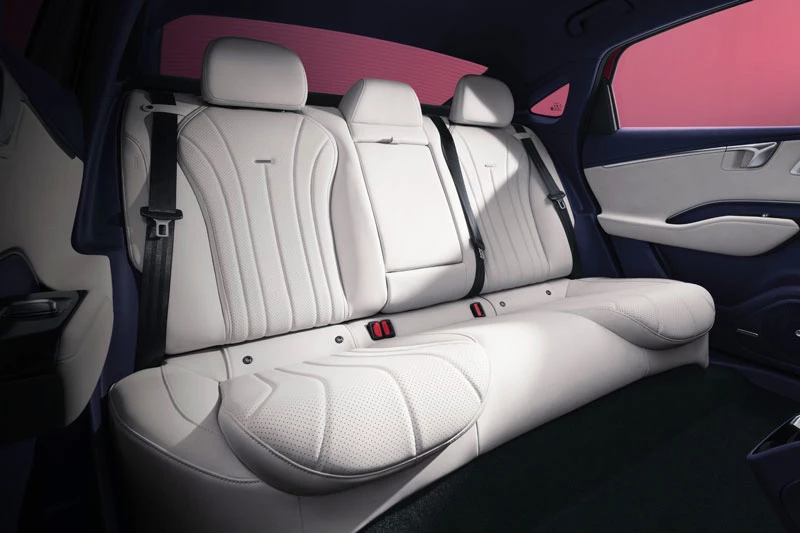 Xe sedan dài gần 4,9 mét, mạnh 252 mã lực, giá hơn 460 triệu đồng - Hình 7