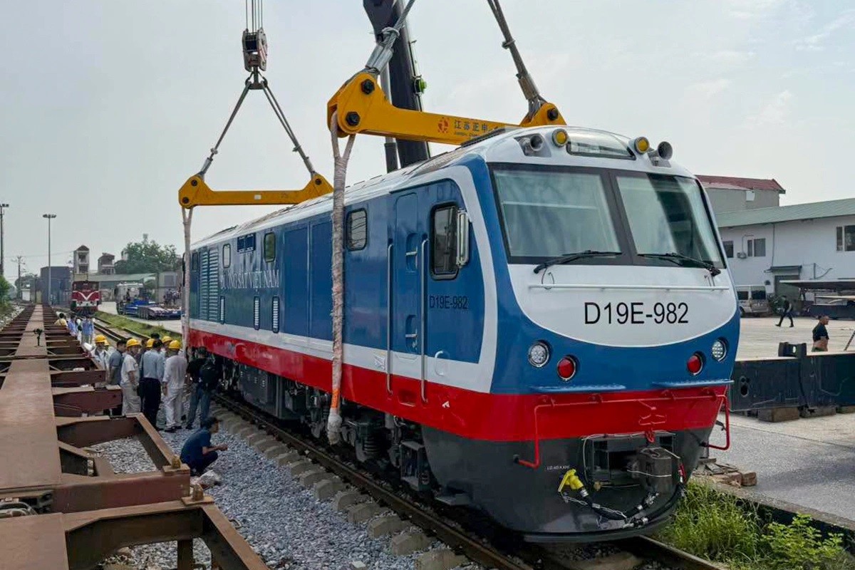D19E thế hệ mới nâng sức kéo cho đường sắt Việt Nam
