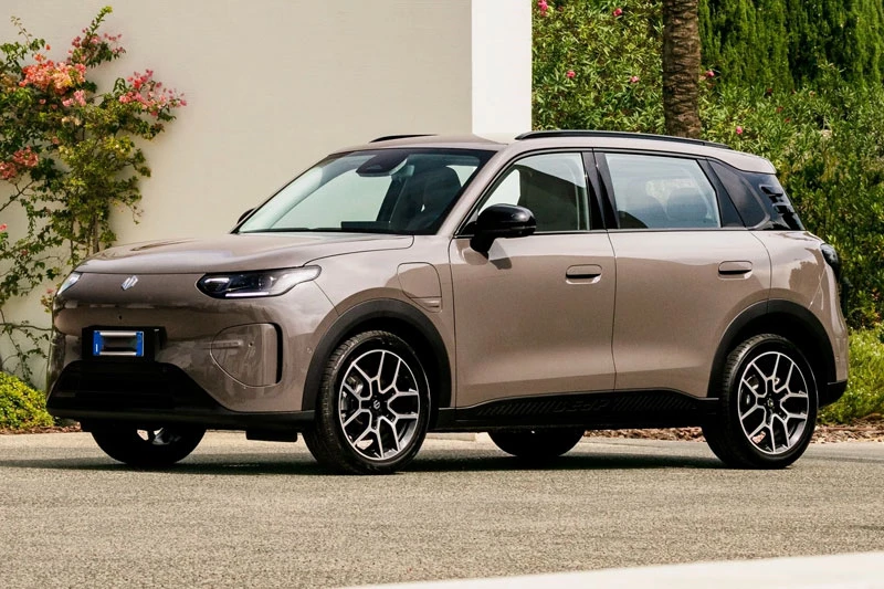 SUV đô thị công suất 194 mã lực, giá hơn 540 triệu đồng - Hình 2