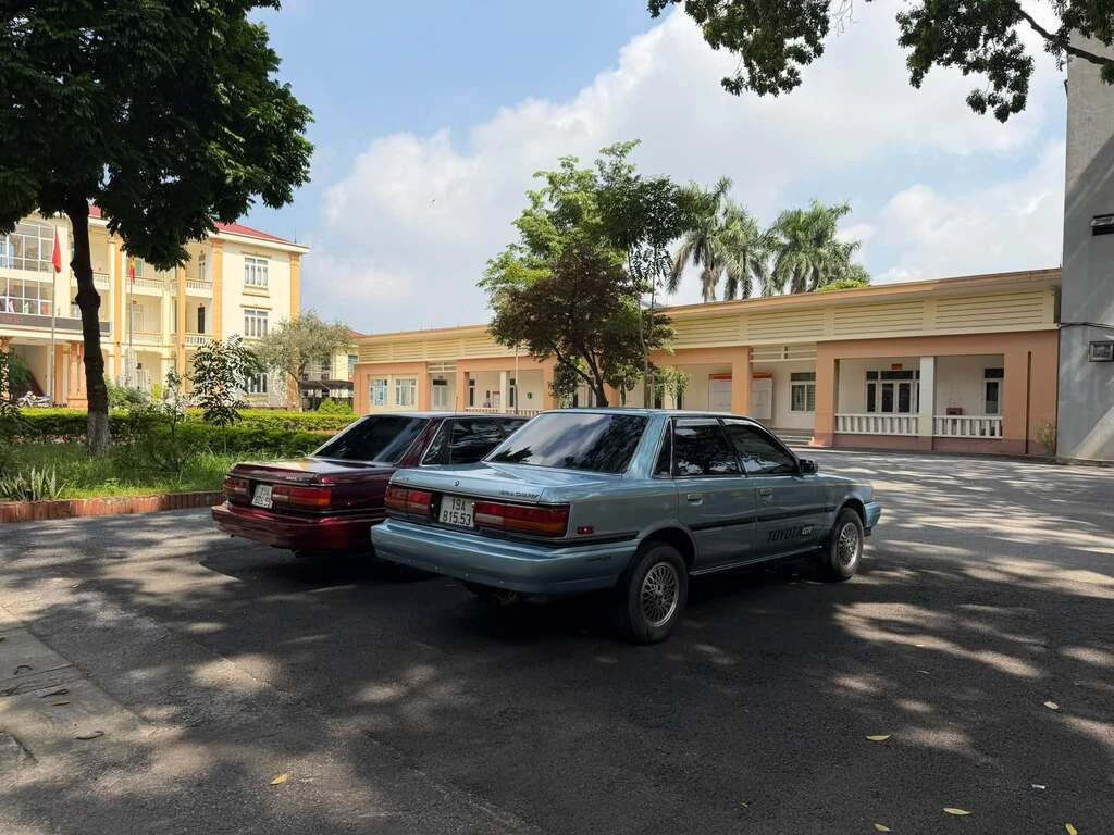 Bộ đôi Toyota Camry đời 1987-1989 được dọn về zin full đồ hãng - Hình 2