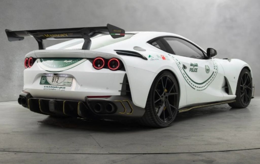 Ferrari 812 Mansory phía sau