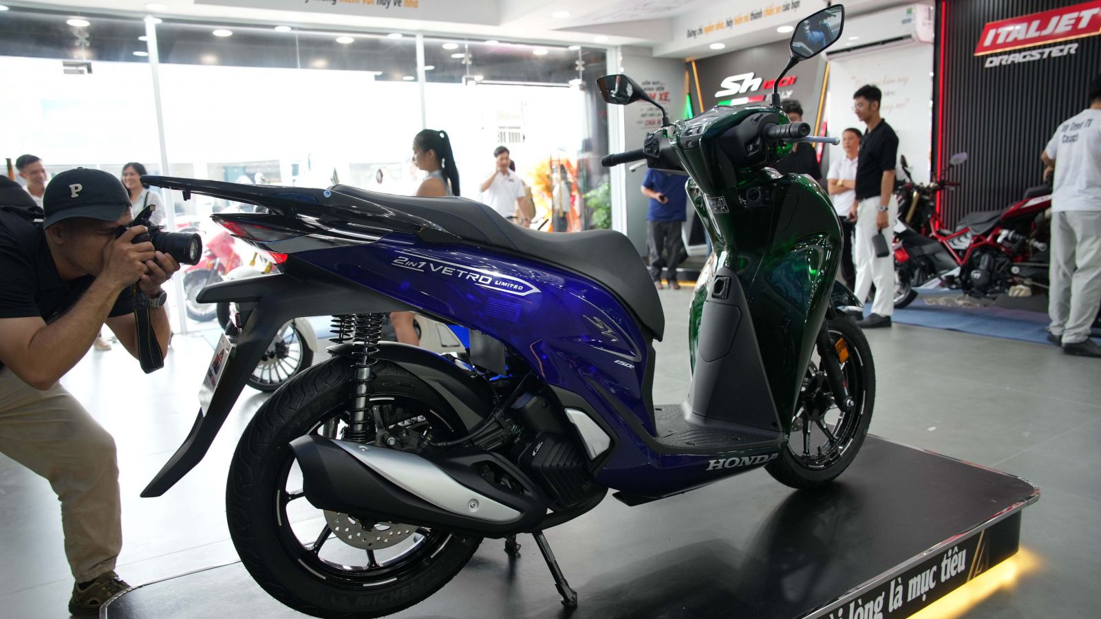 Honda SH150i Italy Super Vetro 2 in 1 - ảnh cấu hình màu