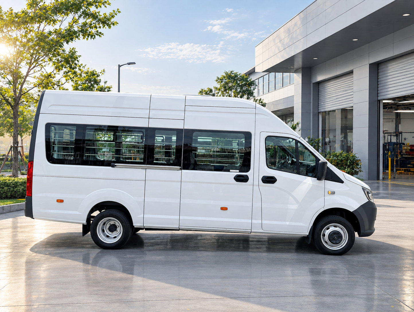 Thiết kế hiện đại, diện mạo vững chãi, Gazelle NN van mới sẵn sàng đồng hành cùng doanh nghiệp trên mọi hành trình tối ưu hóa vận tải.