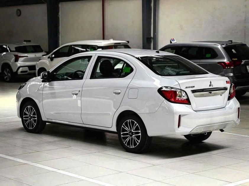 Mitsubishi Attrage (5)