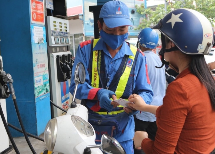 Giá xăng dầu tối 25/9: E10 RON 95 chạm mốc 27.087 đồng/lít, E5 RON 92 cách đáy hơn 7.000 đồng, giá đầy bình ô tô Toyota