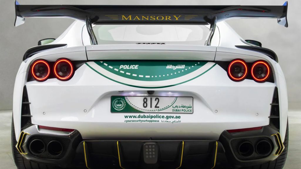 Ferrari 812 độ Mansory phía sau