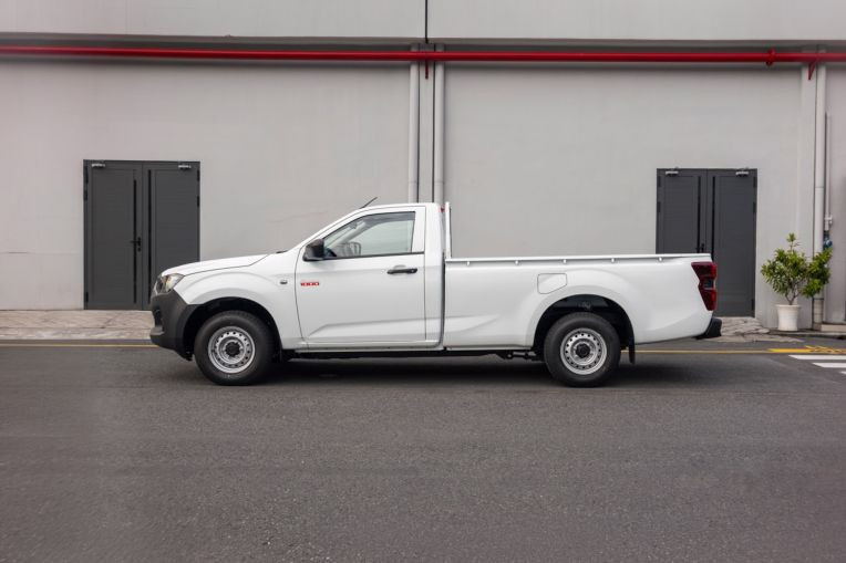 Isuzu D-Max D-Cargo 1000 có thùng hàng dài 2.330 mm
