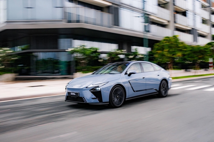 Lexus ES 500e (11)