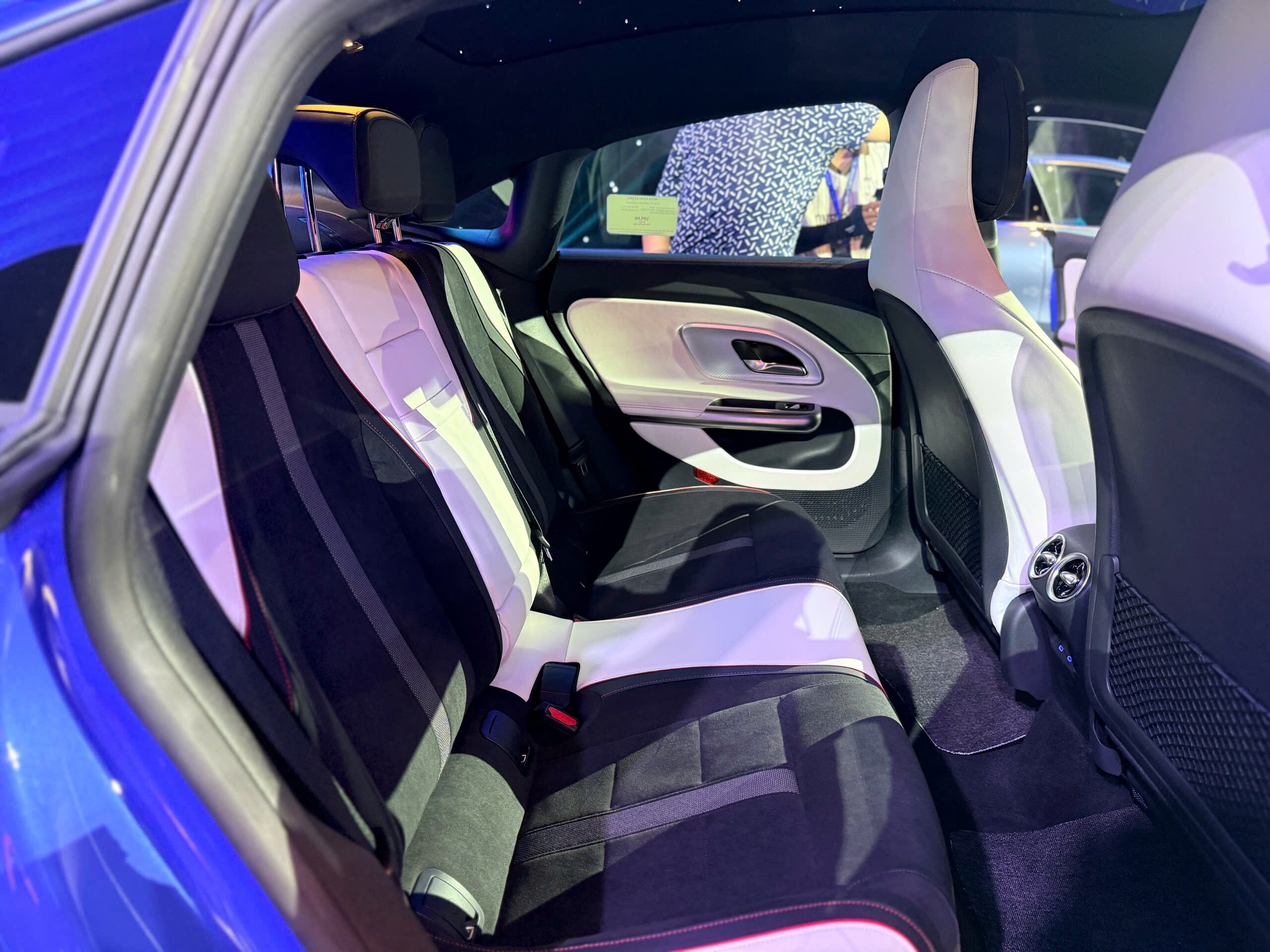 Chi detailing mẫu xe điện Mercedes-Benz CLA 200 đầu tiên về Việt Nam - 10