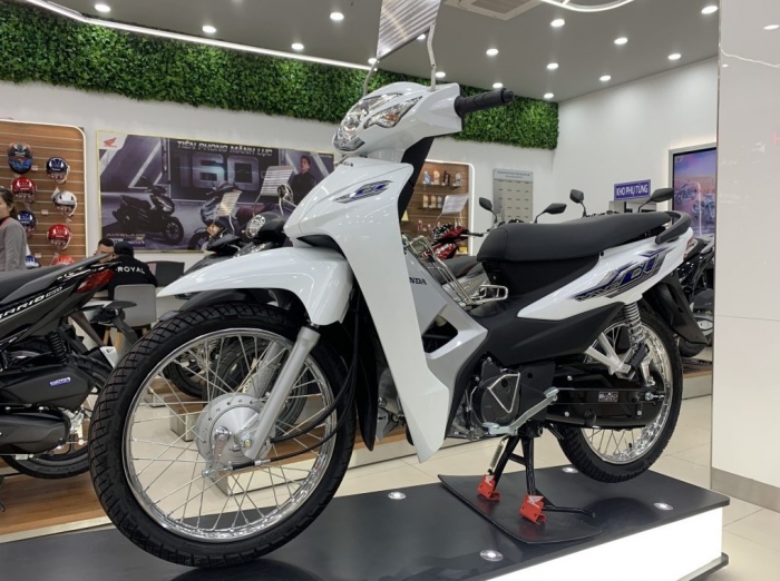 Giá xăng dầu chiều nay 17/10: Dầu kéo dài chuỗi giảm, E10 RON 95 và E5 RON 92 lùi về gần đáy, giá đầy bình các mẫu xe số ảnh 2
