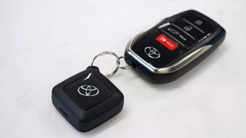 Hệ thống chống khởi động máy bổ sung của Toyota Land Cruiser đi kèm chìa khóa điều khiển mới