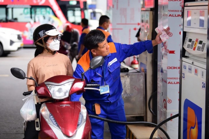Giá xăng dầu trưa 5/10: Dầu tụt ‘cắm đầu’, E5 RON 92 và E10 RON 95 tuần này về 20.000 đồng/lít? Giá đầy bình ô tô Toyota ảnh 1