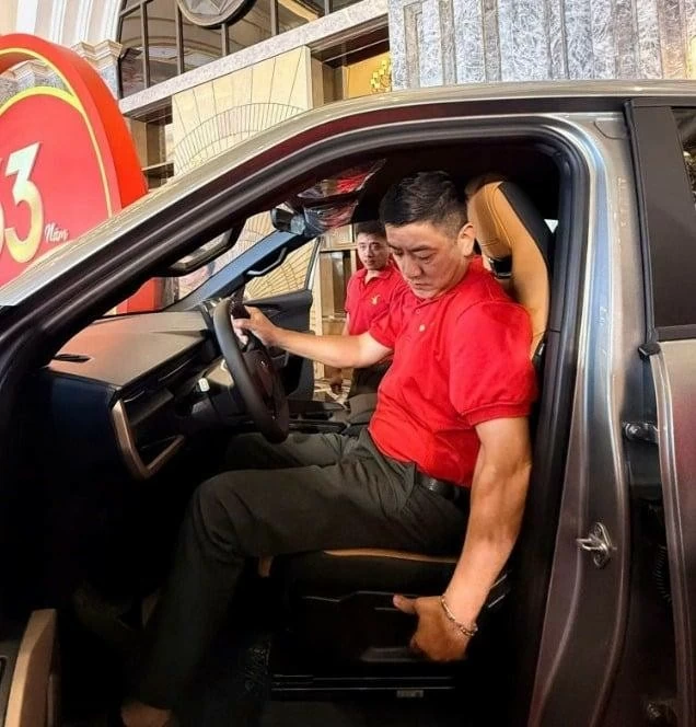 Không gian bên trong của VinFast VF Wild vừa lộ diện cũng được tinh giản đáng kể.