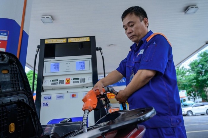 Tin xe trưa 23/10: Ra mắt ‘vua côn tay’ Anh Quốc giá hấp dẫn, phong cách không giống Honda Winner R và Yamaha Exciter ảnh 3
