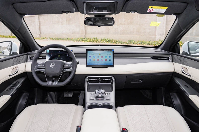 Xe sedan hạng D tiêu thụ 2,58 lít xăng/100 km, giá hơn 300 triệu đồng - Hình 6