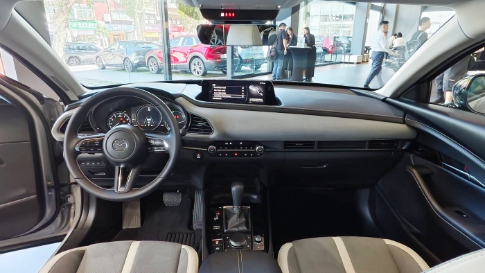 Mazda-CX30-17