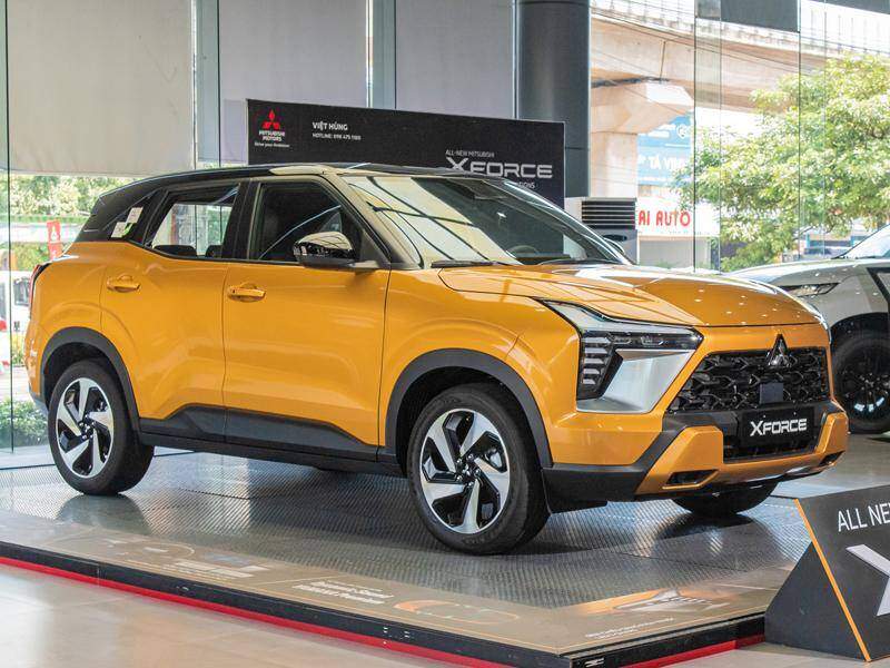 Xforce tại showroom, minh họa xu hướng chọn SUV đô thị với thiết kế khỏe khoắn và khoảng sáng gầm cao