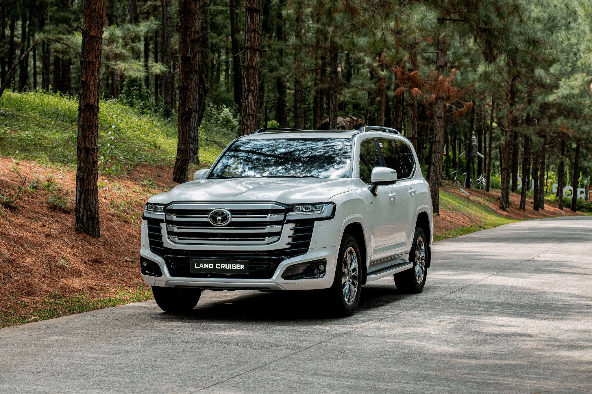 FJ chưa hạ nhiệt, Land Cruiser 300 HEV tiếp tục tạo sức nóng - Hình 3