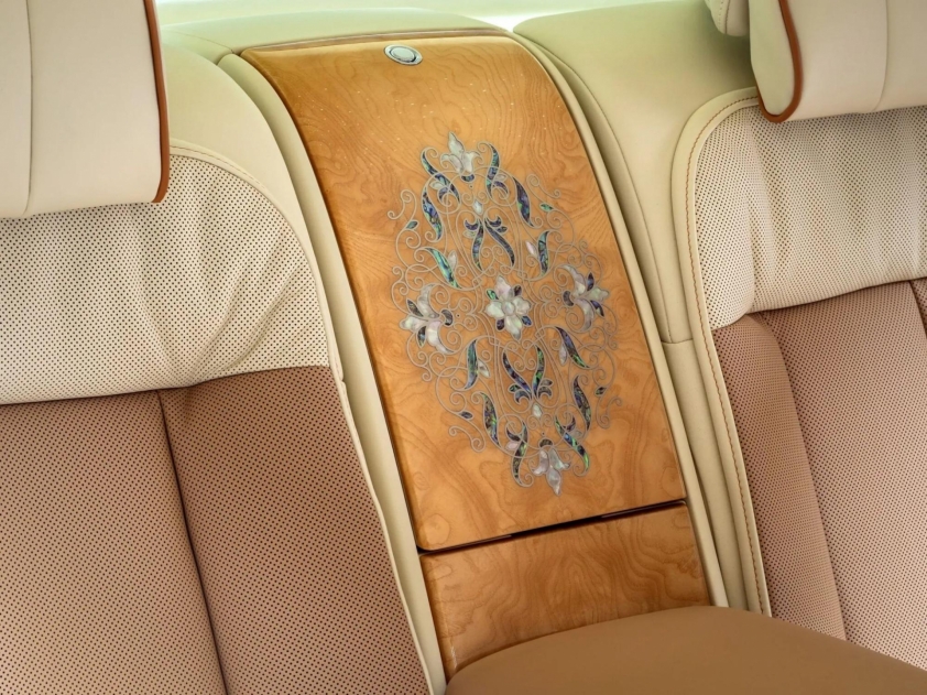 rolls-royce-phantom-hummingbird-5-2048x1536-1789950588303-1789950590356632447383