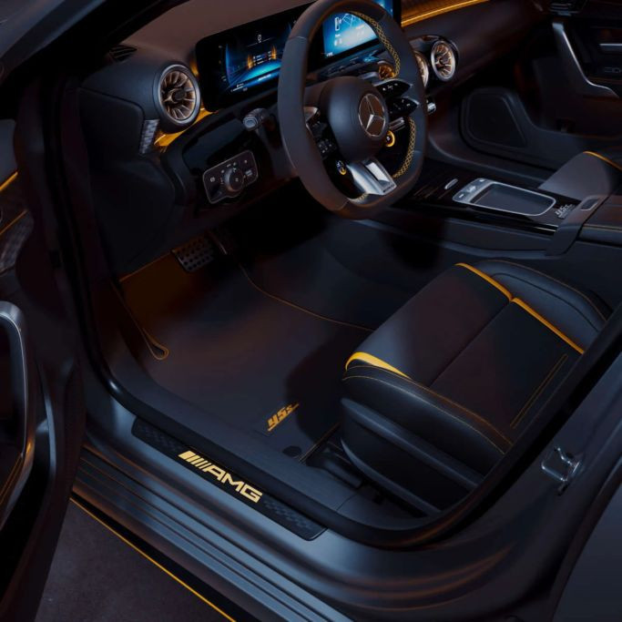 Khoang lái Mercedes-AMG A45S Final Edition