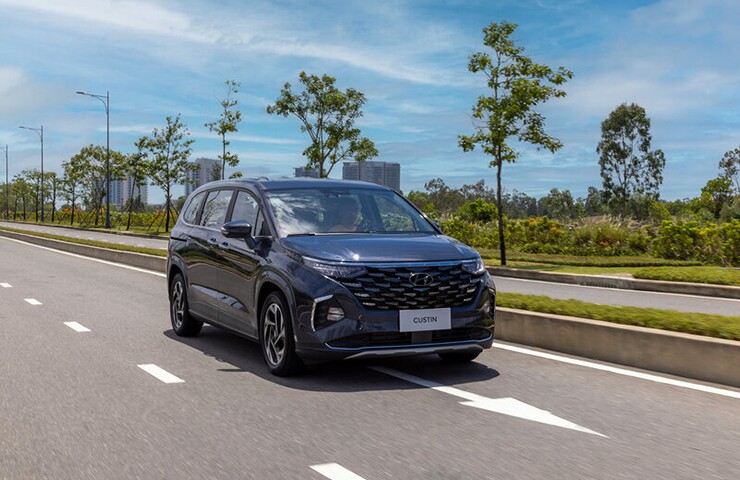 Giá xe Hyundai Custin lăn bánh mới nhất tháng 10/2026 - 2