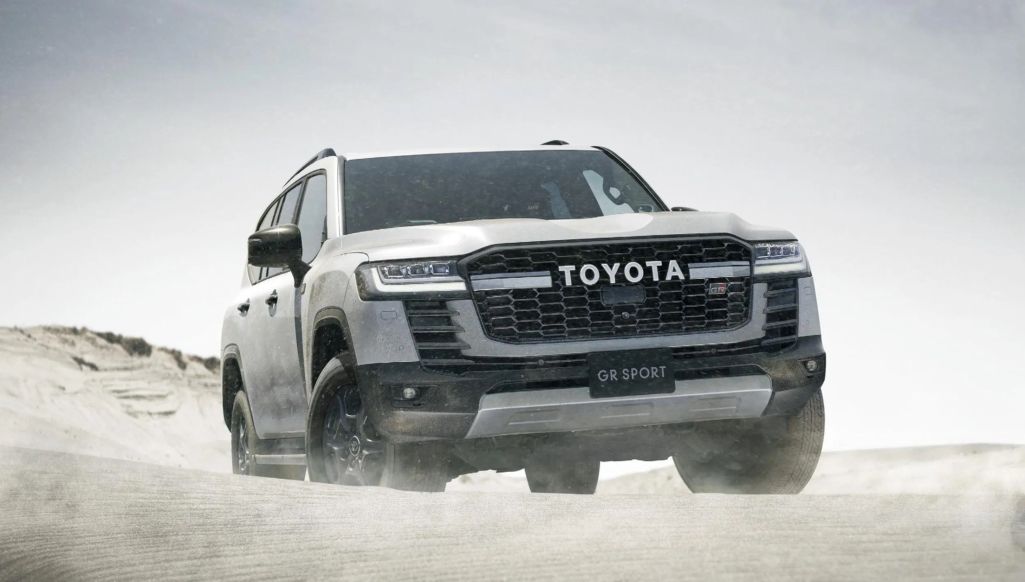 Hình ảnh Land Cruiser 300 Hybrid thiết kế đuôi xe