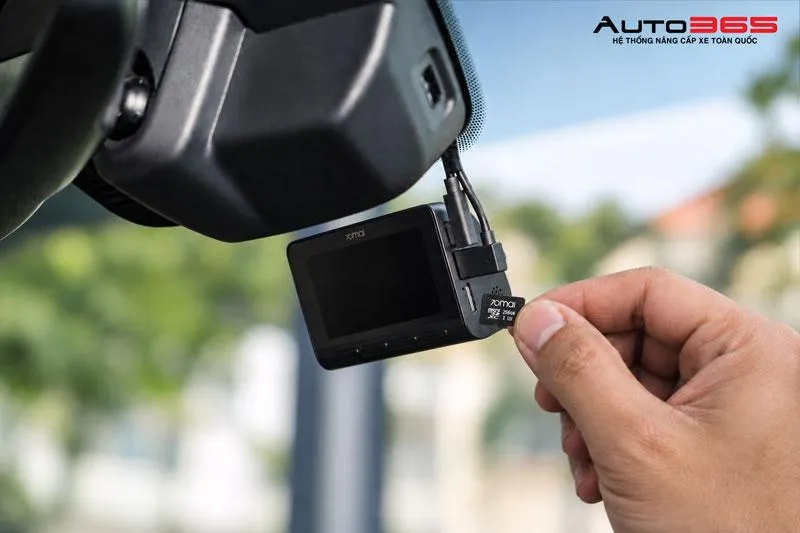 Thao tác tháo thẻ nhớ khi camera hành trình mất đoạn video