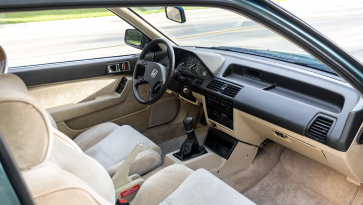 Hai chiếc Honda Accord cổ gần như mới sau hơn 30 năm - 4